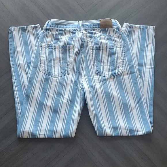 American Eagle Mom Jeans - Picture 5 of 14